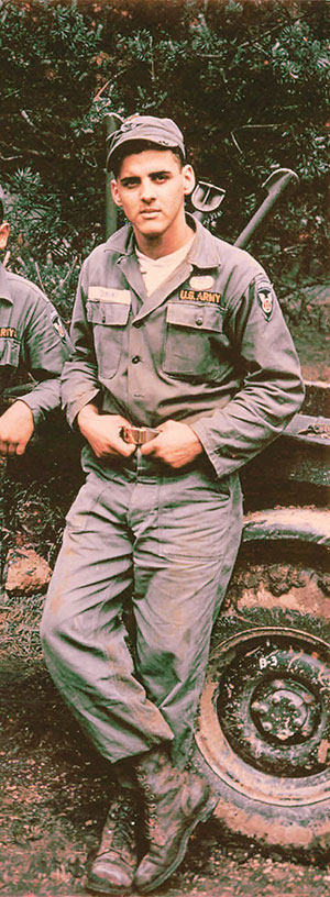 Matt Cimini standing Matt Ciminiparatroopers
army paratroopers
airborne paratrooper